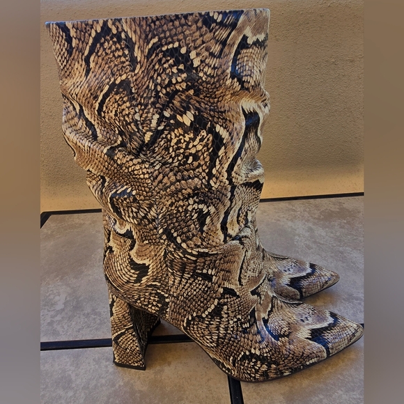 EUC Vince Camuto Snakeskin Slouchy Design Heeled Boots, 8.5M/39 - Picture 4 of 11